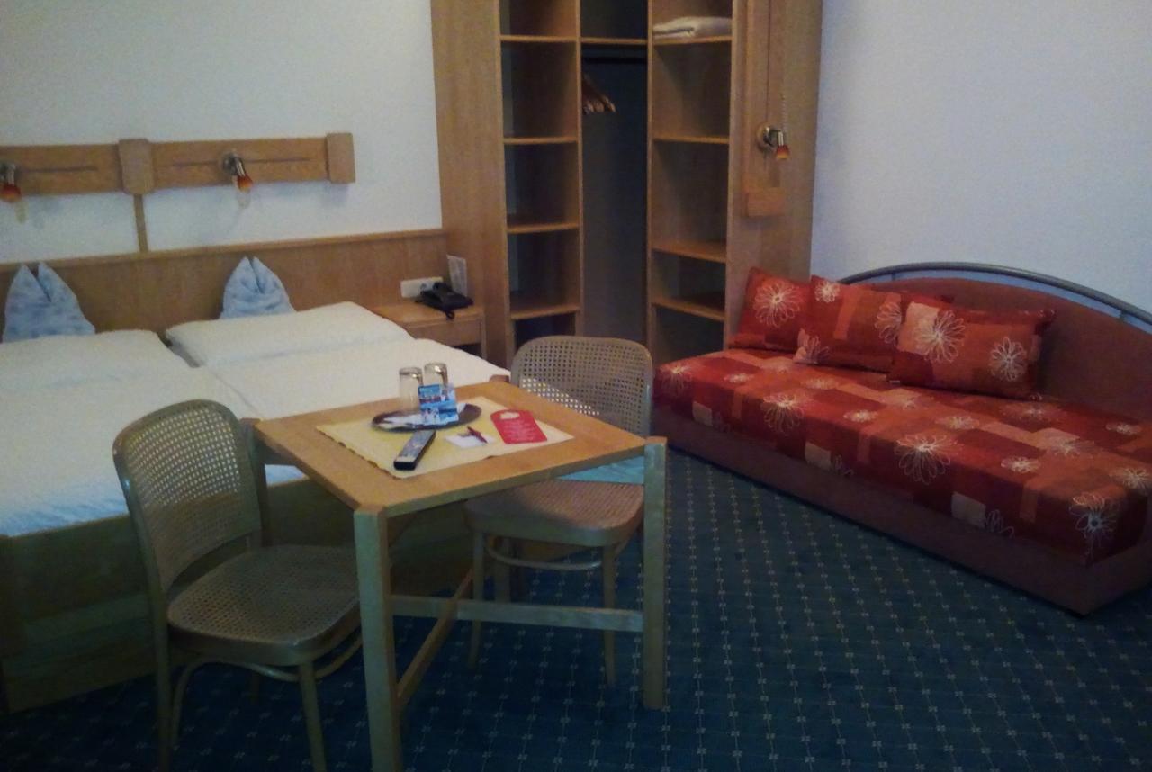Hotel Zum Goldenen Hirschen Goestling an der Ybbs Luaran gambar